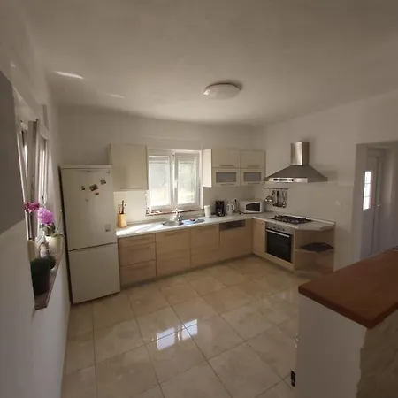 Villa Holiday Mila Sukošan